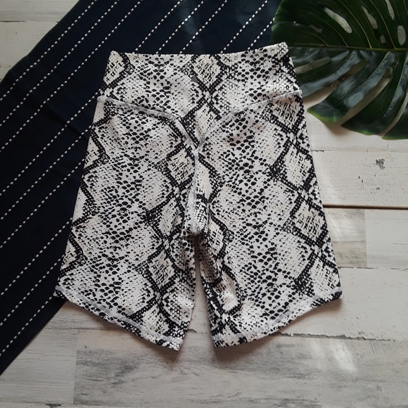 Balance Athletica| Rider Shorts Python Bike Shorts - Picture 4 of 5